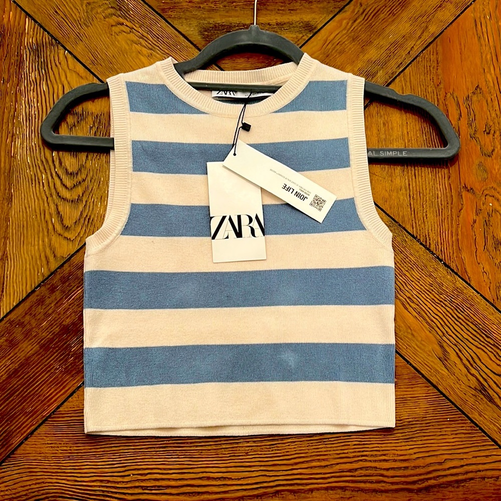 Blue/cream knit crop tank